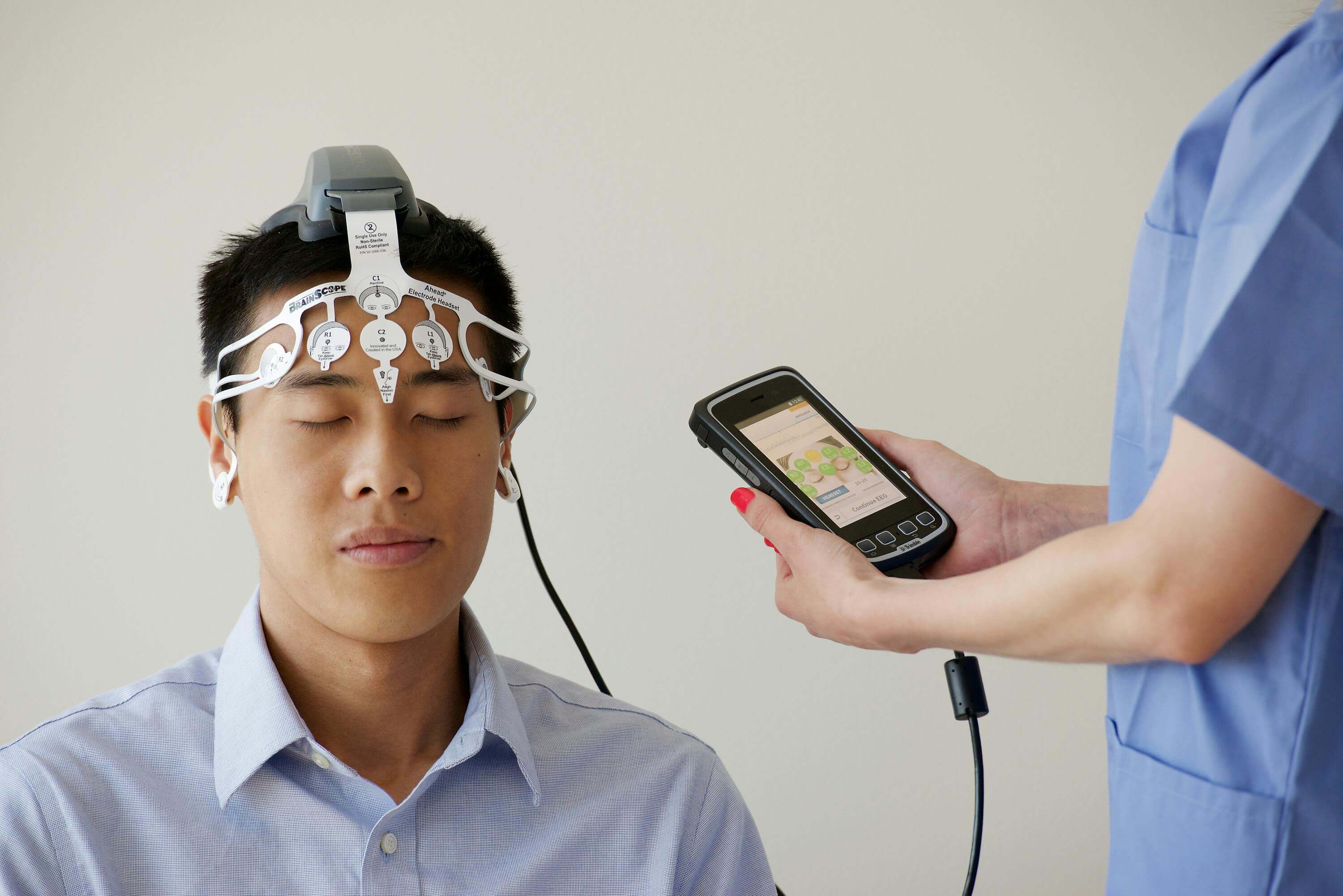 生命体征传感器监测脑电波数据